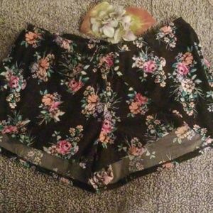 💗SALE Womens floral shorts Kristen nicole size xl